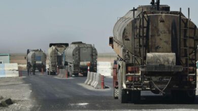 الجيش الأمريكي يسرق قمح ونفط سوريا إلى العراق أمام أعين قسد