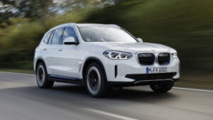 سيارة BMW iX3 الجديدة 2022 من بي إم دبليو بمواصفات قوية