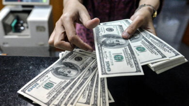 مصرف سوريا المركزي يرفع سعر صرف الدولار للصرافة والحوالات ..ما السعر الجديد ؟
