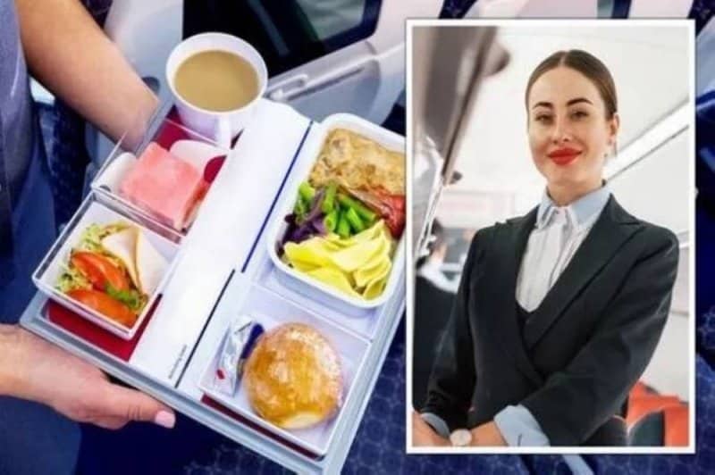 مضيفة تنصح المسافرين بعدم تناول وجبات شركات الطيران وتكشف السبب " لا تشربوا القهوة والشاي بأي ثمن"