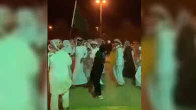 الشرطة السعودية يتحرك بعد فيديو "مخالف للآداب".. وغضب بعد مقطع اعتداء شاب على فتاة