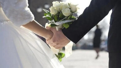 عروسه تقص فستان زفافها في سهرة العرس لهذا السبب المفاجئ ( شاهد )