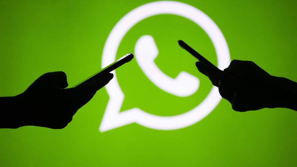 يتجسسون عليكم ..تحذير عاجل لجميع مستخدمي تطبيق واتساب WhatsApp .. هذا مايجب فعله