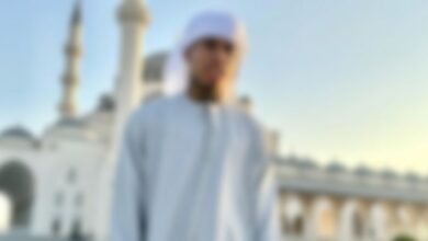 فيديو تصدر التريند .. بعد زيارته لـ دبي.. نجم عالمي يعتنق الإسلام