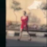 دمشق أو لبنان ؟ .. فتاة تسير بملابس "خادشة" وتثير غضب رواد مواقع التواصل ! شاهد